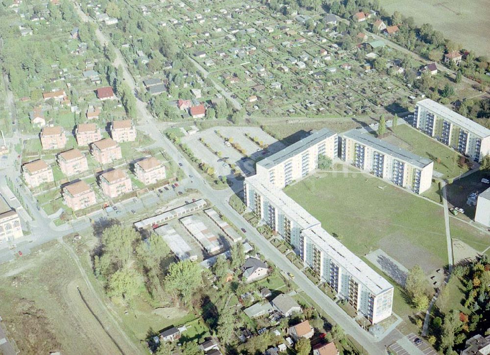 Bernau - Friedensthal from above - Wohnbauten der DKB Grundbesitzvermittlung GmbH an der Newastraße / Ecke Elbestraße im Wohngebiet Friedensthal in Bernau.