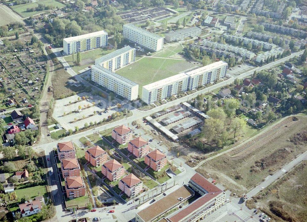 Bernau - Friedensthal from above - Wohnbauten der DKB Grundbesitzvermittlung GmbH an der Newastraße / Ecke Elbestraße im Wohngebiet Friedensthal in Bernau.