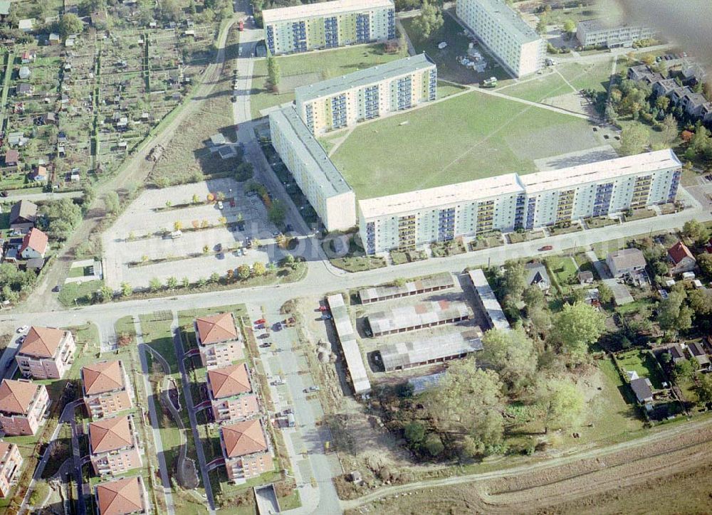 Bernau - Friedensthal from above - Wohnbauten der DKB Grundbesitzvermittlung GmbH an der Newastraße / Ecke Elbestraße im Wohngebiet Friedensthal in Bernau.