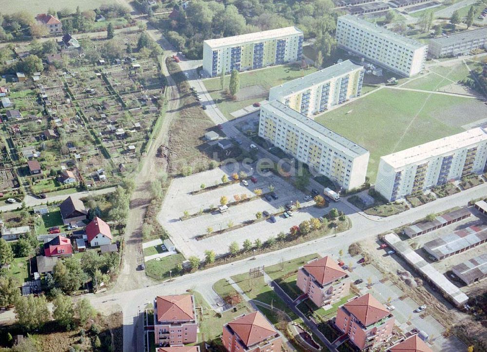 Aerial image Bernau - Friedensthal - Wohnbauten der DKB Grundbesitzvermittlung GmbH an der Newastraße / Ecke Elbestraße im Wohngebiet Friedensthal in Bernau.