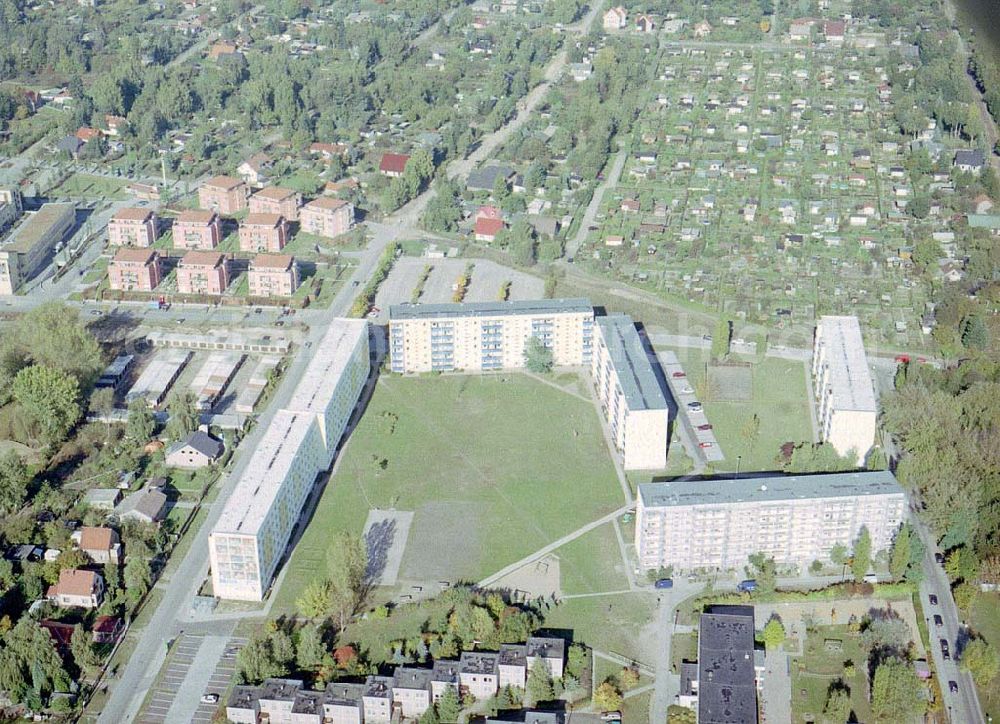 Bernau - Friedensthal from the bird's eye view: Wohnbauten der DKB Grundbesitzvermittlung GmbH an der Newastraße / Ecke Elbestraße im Wohngebiet Friedensthal in Bernau.