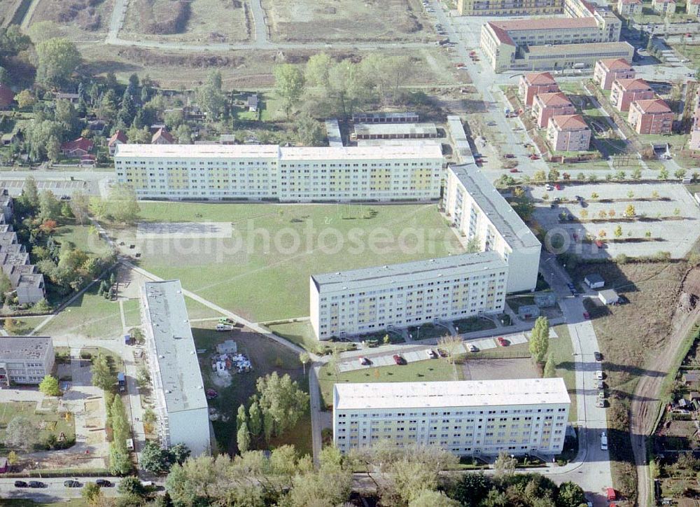 Aerial image Bernau - Friedensthal - Wohnbauten der DKB Grundbesitzvermittlung GmbH an der Newastraße / Ecke Elbestraße im Wohngebiet Friedensthal in Bernau.