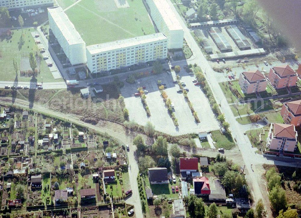 Aerial photograph Bernau - Friedensthal - Wohnbauten der DKB Grundbesitzvermittlung GmbH an der Newastraße / Ecke Elbestraße im Wohngebiet Friedensthal in Bernau.