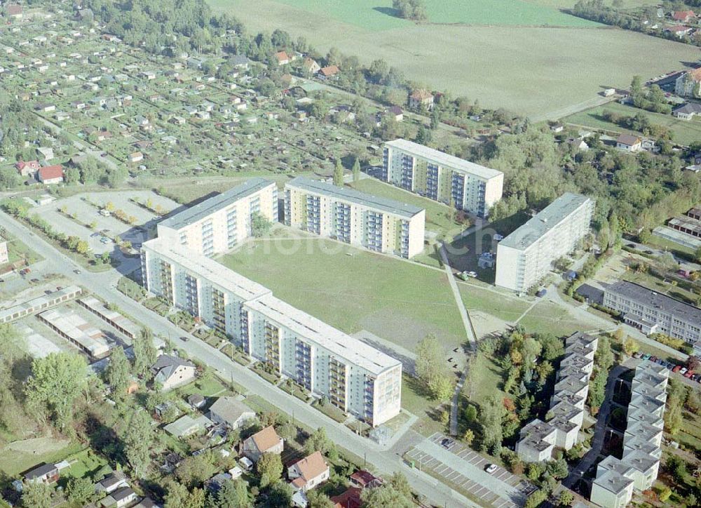 Bernau - Friedensthal from the bird's eye view: Wohnbauten der DKB Grundbesitzvermittlung GmbH an der Newastraße / Ecke Elbestraße im Wohngebiet Friedensthal in Bernau.