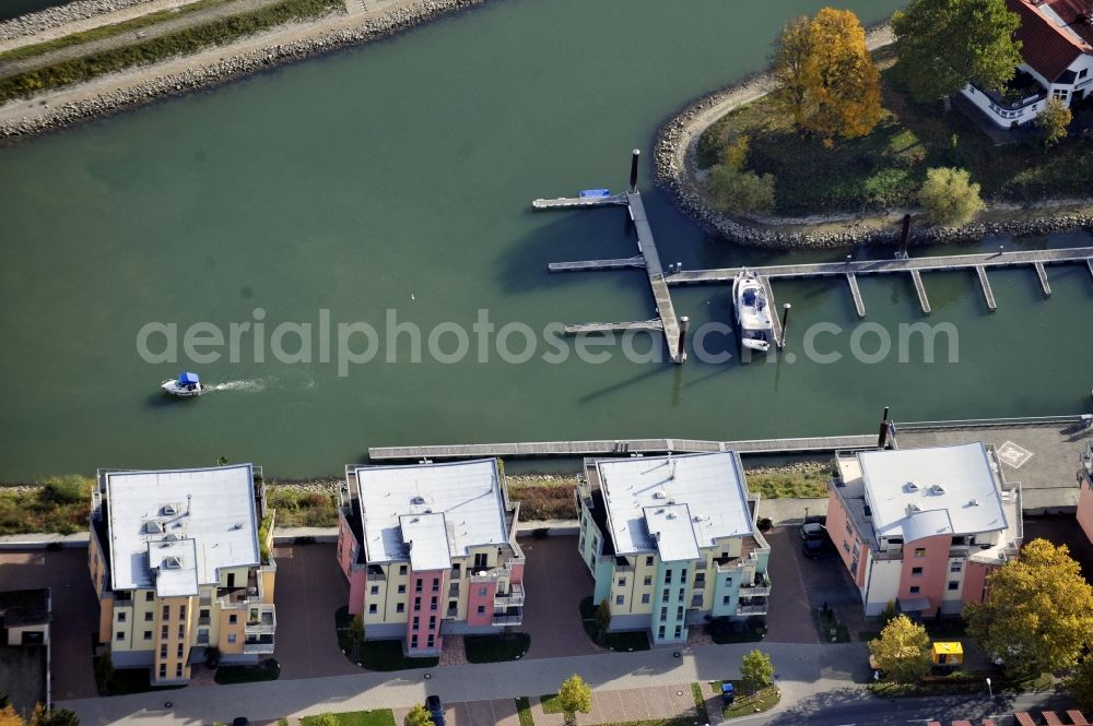 Aerial photograph Speyer - Pleasure boat marina with docks and moorings on the shore area of alten Hafen on Rhein in Speyer in the state Rhineland-Palatinate, Germany