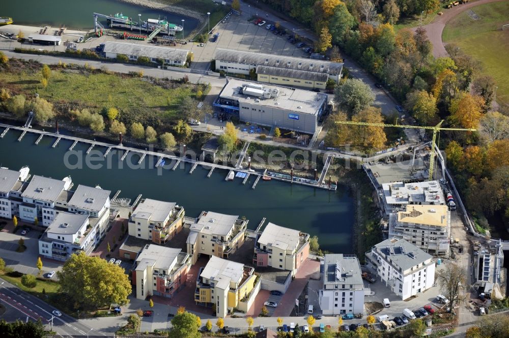 Speyer from the bird's eye view: Pleasure boat marina with docks and moorings on the shore area of alten Hafen on Rhein in Speyer in the state Rhineland-Palatinate, Germany