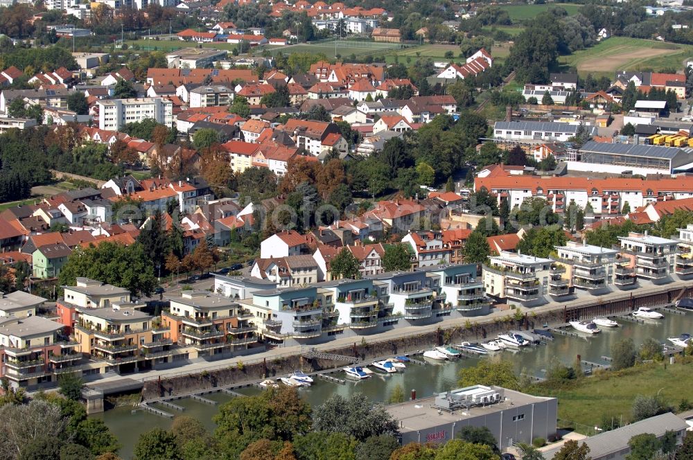 Aerial photograph Speyer - Pleasure boat marina with docks and moorings on the shore area of alten Hafen on Rhein in Speyer in the state Rhineland-Palatinate, Germany