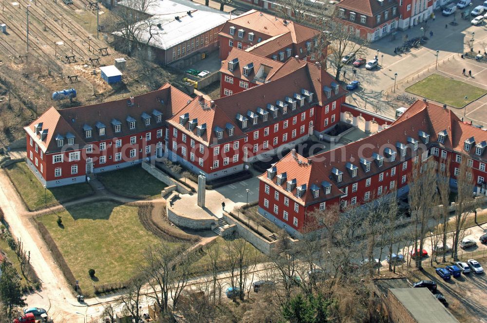 Aerial photograph Frankfurt (Oder) - Blick auf die Wohnbebauung am Kiliansberg mit dem Denkmal für die im Ersten Weltkrieg gefallenen Eisenbahner. View of the housing complex at Kiliansberg with the memorial for the fallen railwayman during World War I.