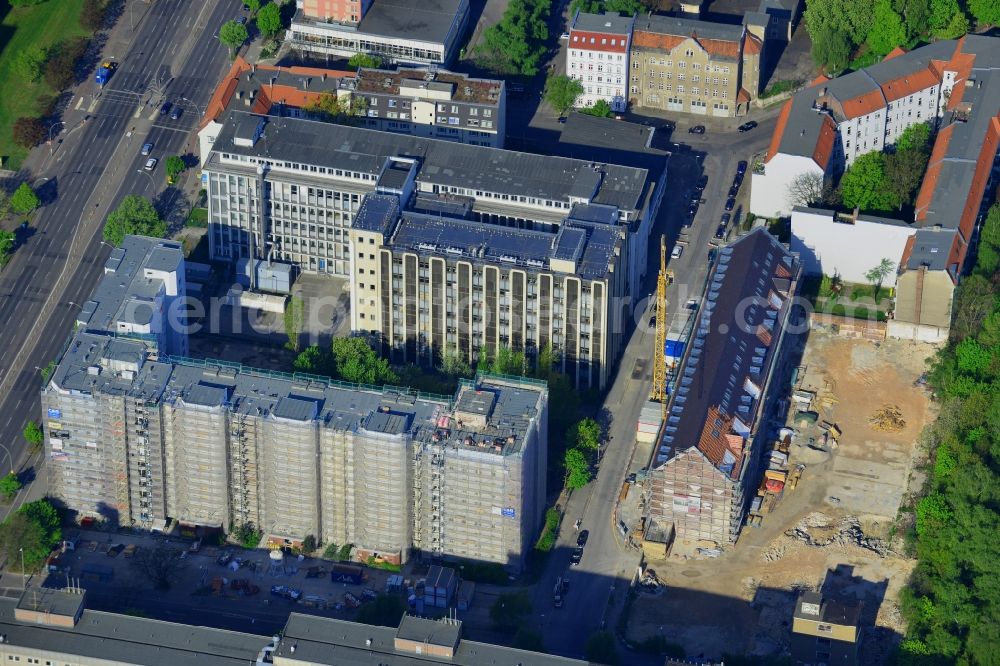 Aerial image Berlin - Residential estate Casa Mia and construction site on Frankfurter Allee in the Lichtenberg district in Berlin in Germany. The estate consists of several units in a block. Next to it, a construction site is located on Dottistrasse