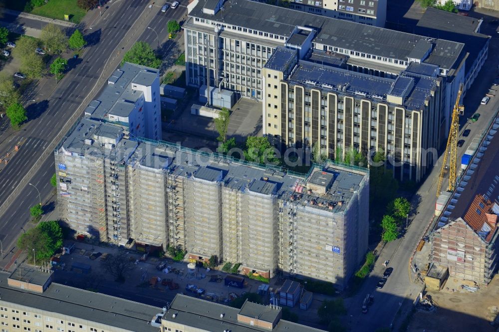 Aerial photograph Berlin - Residential estate Casa Mia and construction site on Frankfurter Allee in the Lichtenberg district in Berlin in Germany. The estate consists of several units in a block. Next to it, a construction site is located on Dottistrasse