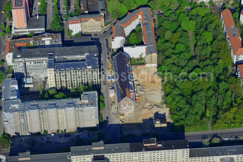 Berlin from above - Residential estate Casa Mia and construction site on Frankfurter Allee in the Lichtenberg district in Berlin in Germany. The estate consists of several units in a block. Next to it, a construction site is located on Dottistrasse