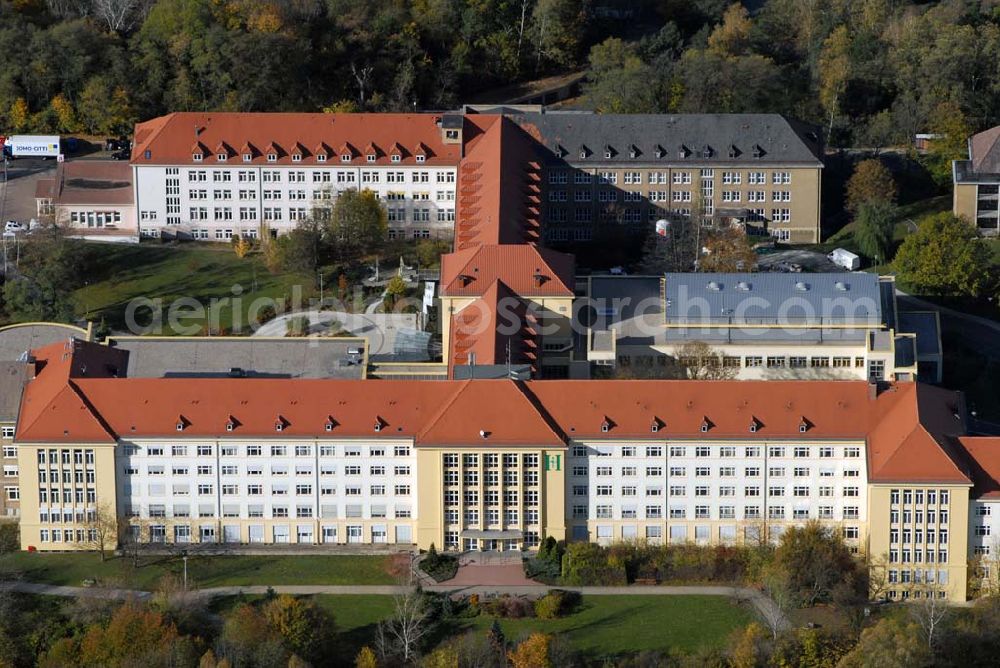 Aerial photograph Borna - Blick auf die HELIOS Klinik Borna - ein Krankenhaus der Grund- und Regelversorgung. Die Klinik liegt zentral zwischen Leipzig und Chemnitz und bietet auf hohem diagnostischem und therapeutischem Niveau eine qualifizierte Akutmedizin. Kontakt: HELIOS Klinik Borna - Rudolf-Virchow-Straße 2, 04552 Borna - Tel.: (0 34 33) 21-0 - Telefax: (0 34 33) 21-11 05 - Email: postmaster@borna.helios-kliniken.de; Geschäftsführer: Dr. Roland Bantle - Tel.: (0 34 33) 21-10 02