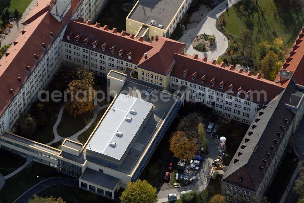 Borna from the bird's eye view: Blick auf die HELIOS Klinik Borna - ein Krankenhaus der Grund- und Regelversorgung. Die Klinik liegt zentral zwischen Leipzig und Chemnitz und bietet auf hohem diagnostischem und therapeutischem Niveau eine qualifizierte Akutmedizin. Kontakt: HELIOS Klinik Borna - Rudolf-Virchow-Straße 2, 04552 Borna - Tel.: (0 34 33) 21-0 - Telefax: (0 34 33) 21-11 05 - Email: postmaster@borna.helios-kliniken.de; Geschäftsführer: Dr. Roland Bantle - Tel.: (0 34 33) 21-10 02