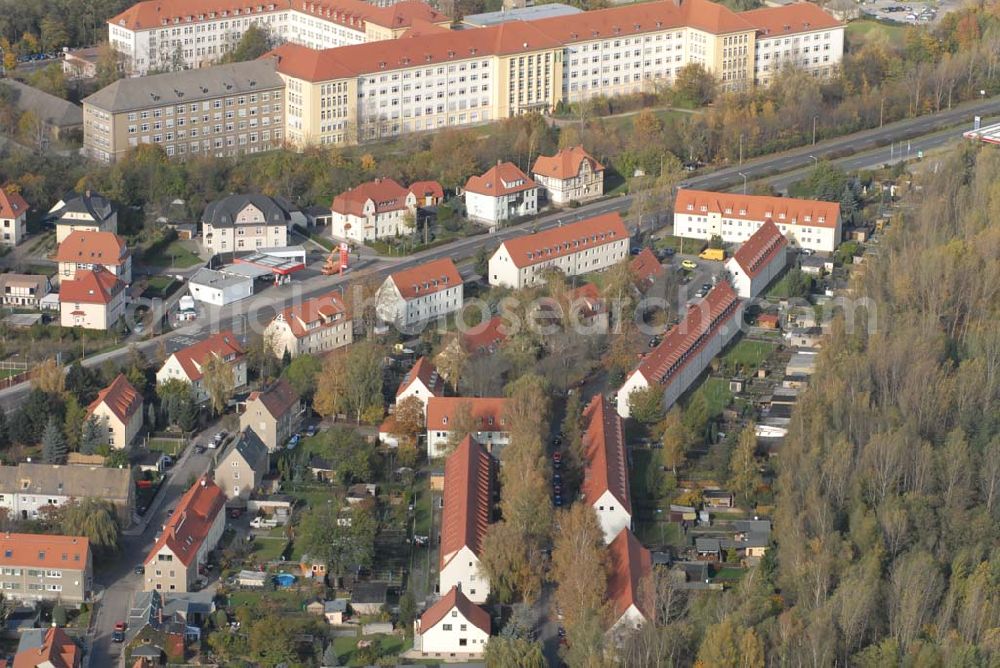 Borna from above - Blick auf das Wohngebiet zwischen Kesselhainer Straße und Leipziger Straße sowie die HELIOS Klinik Borna - ein Krankenhaus der Grund- und Regelversorgung. Die Klinik liegt zentral zwischen Leipzig und Chemnitz und bietet auf hohem diagnostischem und therapeutischem Niveau eine qualifizierte Akutmedizin. Kontakt: HELIOS Klinik Borna - Rudolf-Virchow-Straße 2, 04552 Borna - Tel.: (0 34 33) 21-0 - Telefax: (0 34 33) 21-11 05 - Email: postmaster@borna.helios-kliniken.de; Geschäftsführer: Dr. Roland Bantle - Tel.: (0 34 33) 21-10 02