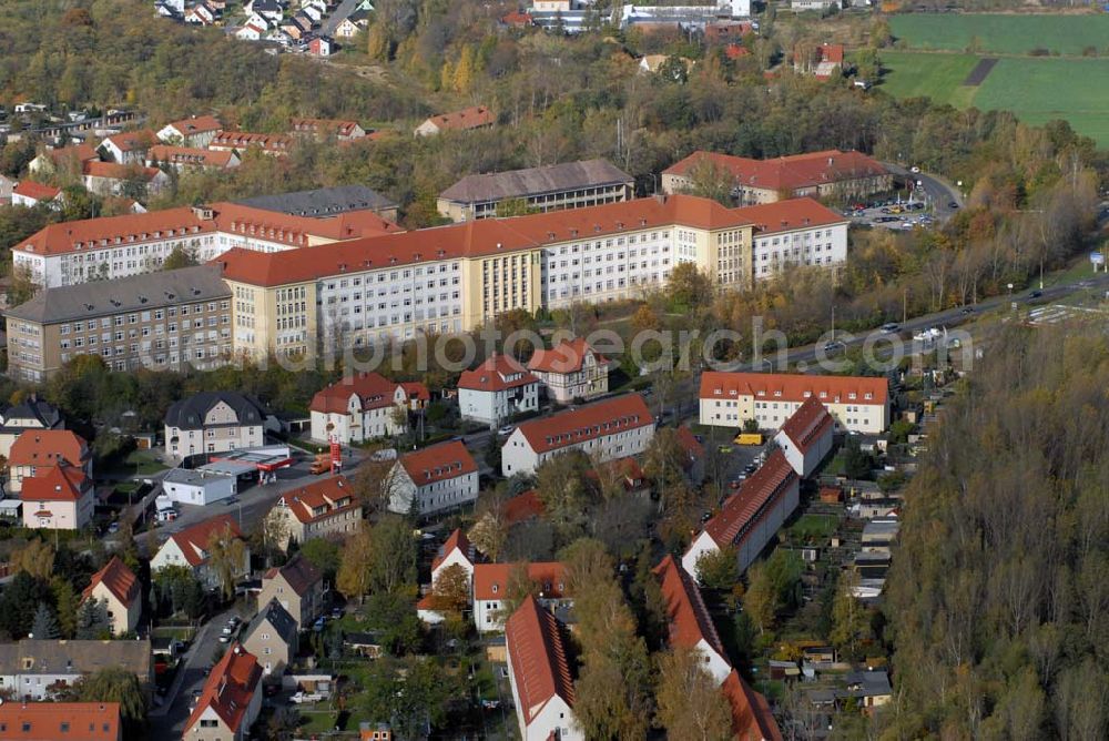 Borna from above - Blick auf das Wohngebiet zwischen Kesselhainer Straße und Leipziger Straße sowie die HELIOS Klinik Borna - ein Krankenhaus der Grund- und Regelversorgung. Die Klinik liegt zentral zwischen Leipzig und Chemnitz und bietet auf hohem diagnostischem und therapeutischem Niveau eine qualifizierte Akutmedizin. Kontakt: HELIOS Klinik Borna - Rudolf-Virchow-Straße 2, 04552 Borna - Tel.: (0 34 33) 21-0 - Telefax: (0 34 33) 21-11 05 - Email: postmaster@borna.helios-kliniken.de; Geschäftsführer: Dr. Roland Bantle - Tel.: (0 34 33) 21-10 02