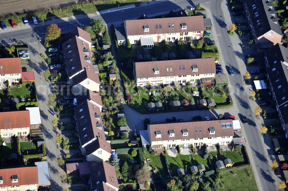 Aerial image Ahrensfelde - Wohngebiet Ahrensfelder Dreieck der Firma City Bauten im Bereich Fasanenstraße / Kirschenallee / Am Wuhlegrund querab der Bundesstraße B158 (Blumberger Chaussee). Housing area Ahrensfelder Dreieck of the company City Bauten in the area of Fasanenstraße / Kirschenallee / Am Wuhlegrund besides of the federal highway B158.