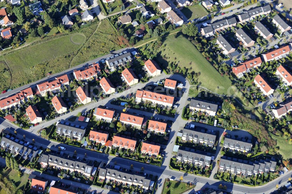 Aerial photograph Ahrensfelde - Wohngebiet Ahrensfelder Dreieck der Firma City Bauten im Bereich Fasanenstraße / Kirschenallee / Am Wuhlegrund querab der Bundesstraße B158 (Blumberger Chaussee). Housing area Ahrensfelder Dreieck of the company City Bauten in the area of Fasanenstraße / Kirschenallee / Am Wuhlegrund besides of the federal highway B158.