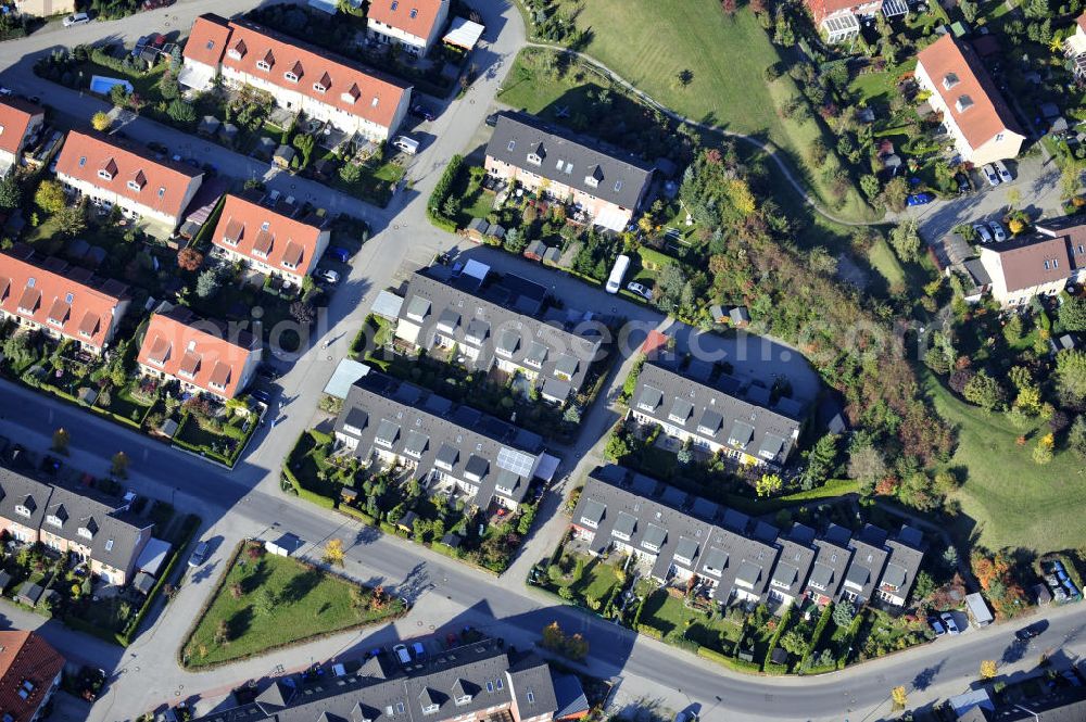 Ahrensfelde from above - Wohngebiet Ahrensfelder Dreieck der Firma City Bauten im Bereich Fasanenstraße / Kirschenallee / Am Wuhlegrund querab der Bundesstraße B158 (Blumberger Chaussee). Housing area Ahrensfelder Dreieck of the company City Bauten in the area of Fasanenstraße / Kirschenallee / Am Wuhlegrund besides of the federal highway B158.