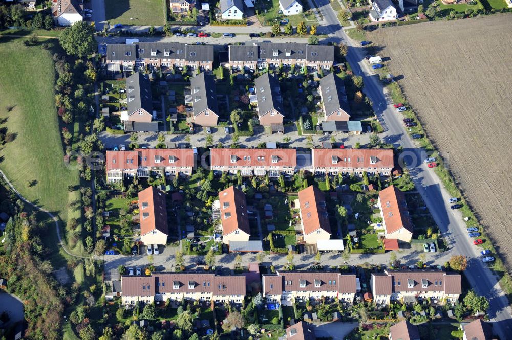 Aerial image Ahrensfelde - Wohngebiet Ahrensfelder Dreieck der Firma City Bauten im Bereich Fasanenstraße / Kirschenallee / Am Wuhlegrund querab der Bundesstraße B158 (Blumberger Chaussee). Housing area Ahrensfelder Dreieck of the company City Bauten in the area of Fasanenstraße / Kirschenallee / Am Wuhlegrund besides of the federal highway B158.