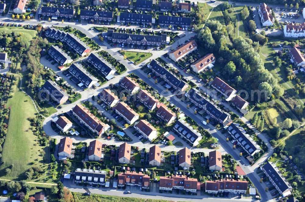 Aerial photograph Ahrensfelde - Wohngebiet Ahrensfelder Dreieck der Firma City Bauten im Bereich Fasanenstraße / Kirschenallee / Am Wuhlegrund querab der Bundesstraße B158 (Blumberger Chaussee). Housing area Ahrensfelder Dreieck of the company City Bauten in the area of Fasanenstraße / Kirschenallee / Am Wuhlegrund besides of the federal highway B158.