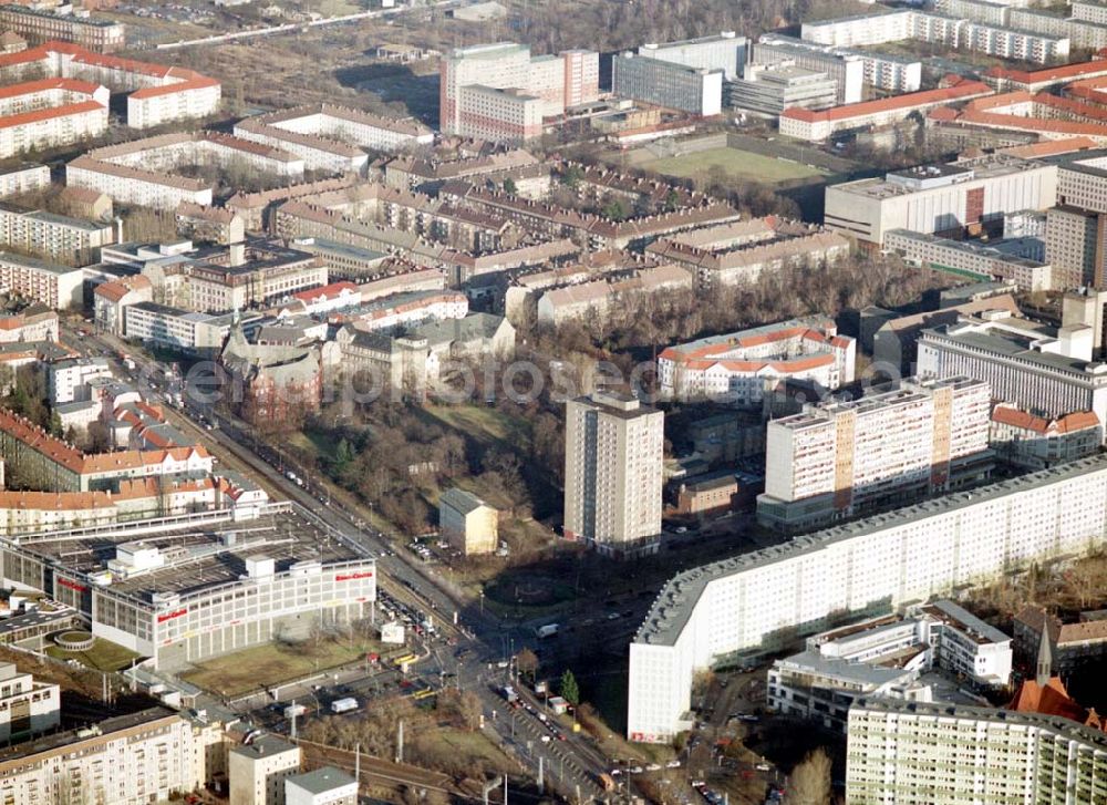 Berlin - Lichtenberg from above - Wohngebiet am Alleecenter an der Frankfurter Allee in Berlin - Lichtenberg