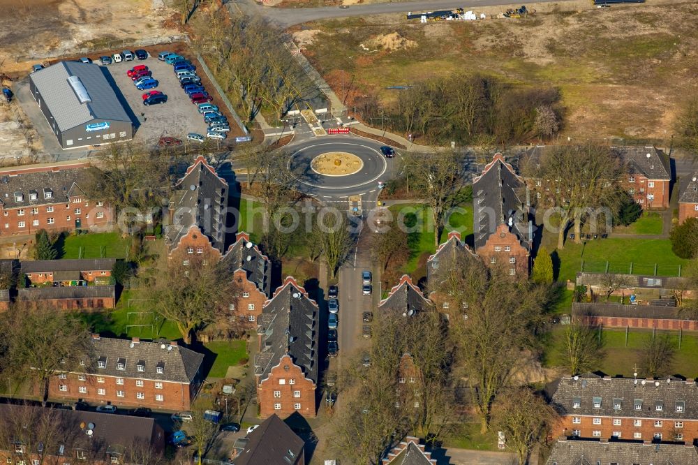 Neukirchen-Vluyn from above - Residential area of the old mining settlement on the roundabout on Etzoldplatz in Neukirchen-Vluyn in the state of North Rhine-Westphalia