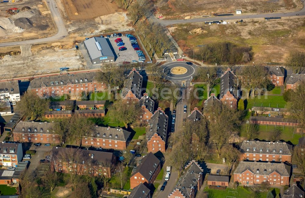 Neukirchen-Vluyn from the bird's eye view: Residential area of the old mining settlement on the roundabout on Etzoldplatz in Neukirchen-Vluyn in the state of North Rhine-Westphalia