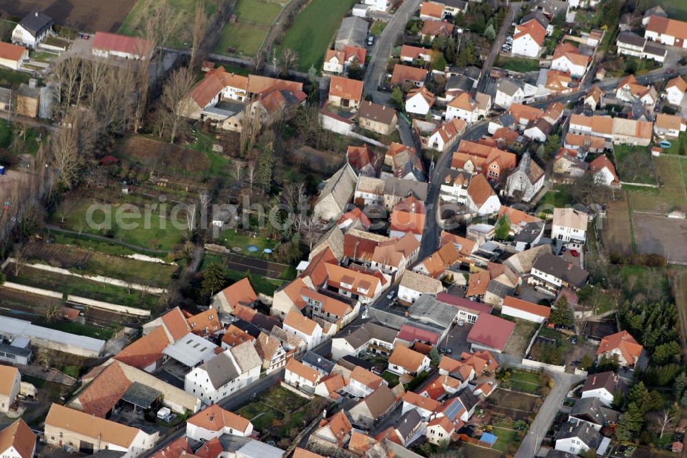 Alzey from above - Blick auf ein Wohngebiet der verbandsfreien Stadt Alzey im Landkreis Alzey-Worms in Rheinhessen im südöstlichen Rheinland-Pfalz. View to housing area of the city Alzey in Rhineland-Palatinate.