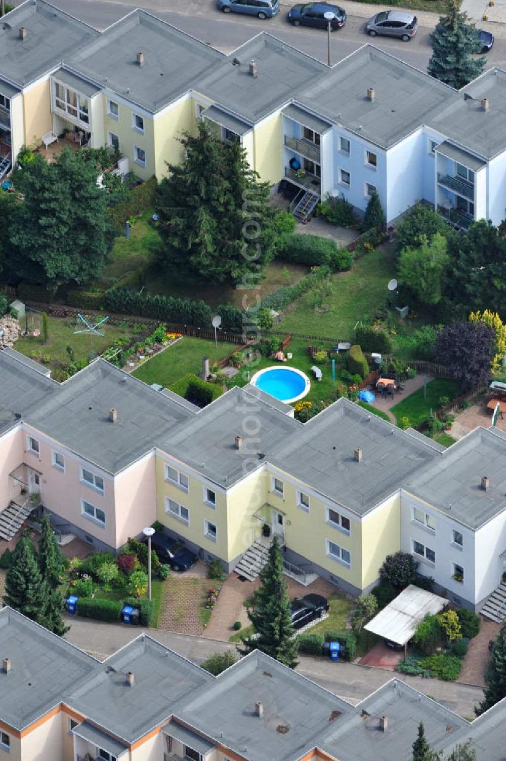 Aerial photograph Bernau - Blick auf das Wohngebiet an der Arnulfstraße / Angarstraße / Zepernicker Chaussee in Bernau am S-Bahnhof Bernau Friedenstal. Residential area at the Arnulfstra0e / Angarstraße / Zepernicker Chausse in Bernau.