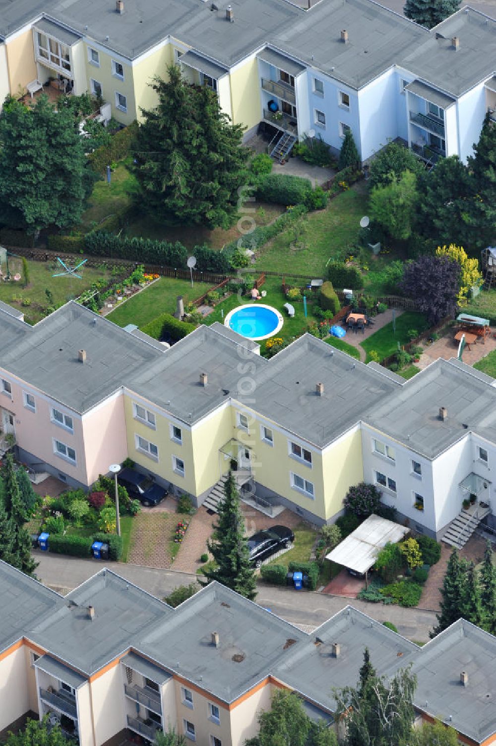 Bernau from above - Blick auf das Wohngebiet an der Arnulfstraße / Angarstraße / Zepernicker Chaussee in Bernau am S-Bahnhof Bernau Friedenstal. Residential area at the Arnulfstra0e / Angarstraße / Zepernicker Chausse in Bernau.