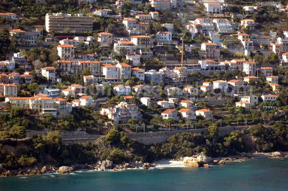 Aerial photograph Roquebrune-Cap-Martin - Blick auf ein Wohngebiet an der Escalier des Revelly in Roquebrune-Cap-Martin. Roquebrune-Cap-Martin ist eine französische Gemeinde, die zwischen Monaco und Menton an der Cote d' Azur liegt. Das eigentliche Dorf befindet sich auf einer Höhe von 225 m, vor einer Bergkulisse, die durch den Mont Agel dominiert wird. Ein Teil der Stadtgrenze ist gleichzeitig die Staatsgrenze zum Fürstentum Monaco.