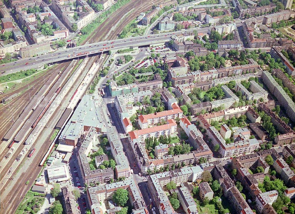 Berlin - Lichtenberg from above - Wohngebiet am S-Bahnhof Berlin - Lichtenberg.