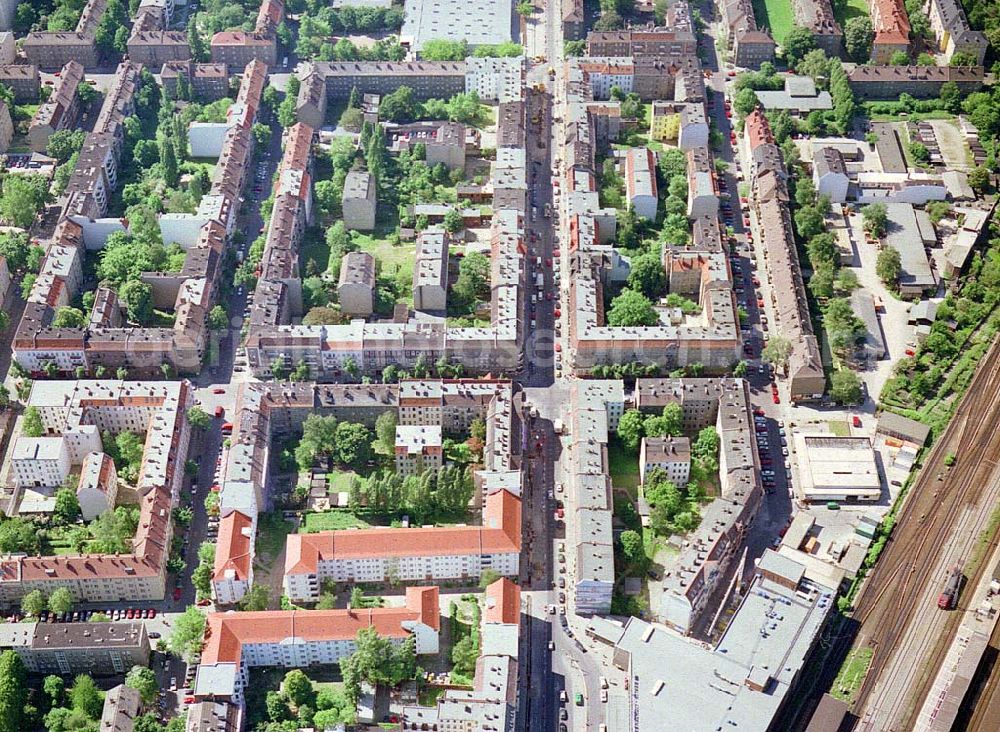 Aerial image Berlin - Lichtenberg - Wohngebiet am S-Bahnhof Berlin - Lichtenberg.