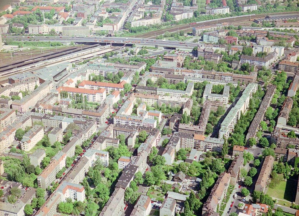 Berlin - Lichtenberg from the bird's eye view: Wohngebiet am S-Bahnhof Berlin - Lichtenberg.