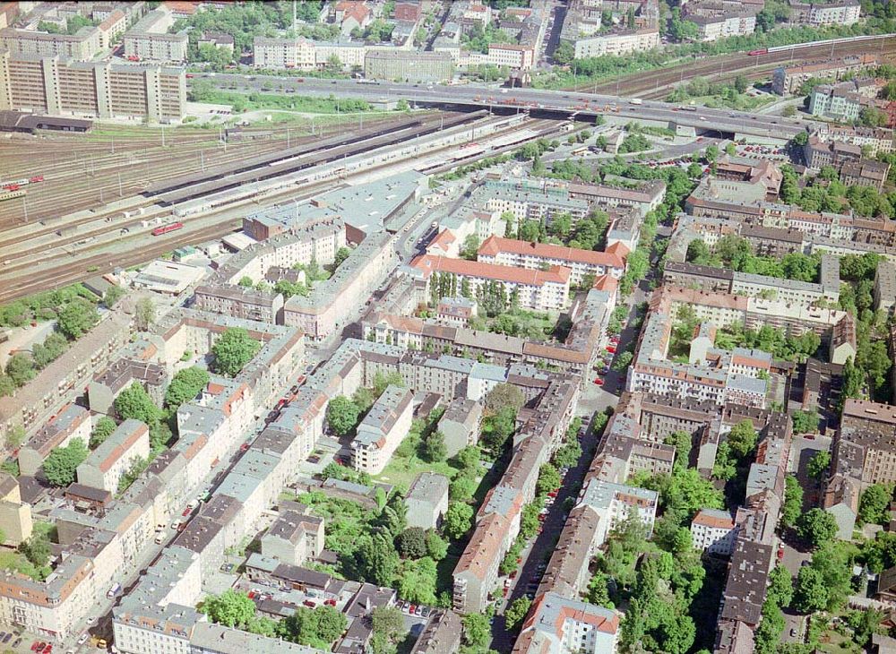 Aerial image Berlin - Lichtenberg - Wohngebiet am S-Bahnhof Berlin - Lichtenberg.