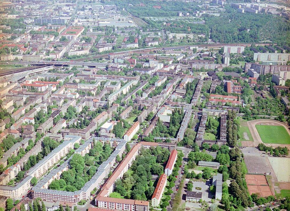 Aerial photograph Berlin - Lichtenberg - Wohngebiet am S-Bahnhof Berlin - Lichtenberg.