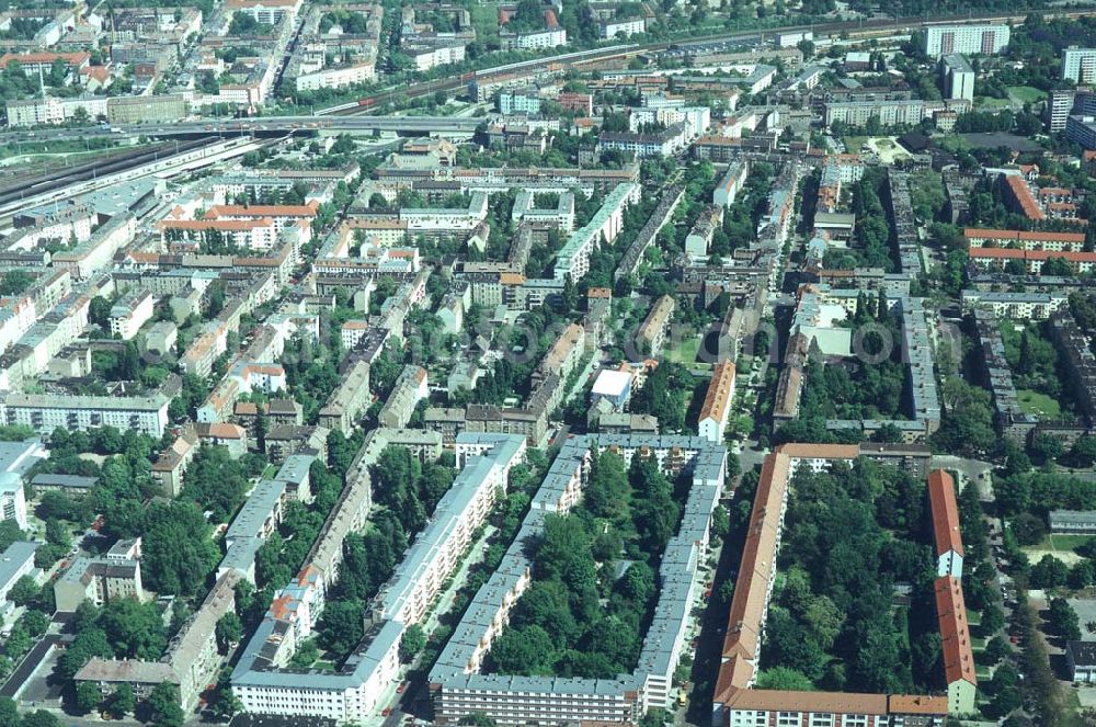 Berlin - Lichtenberg from above - Wohngebiet am S-Bahnhof Berlin - Lichtenberg.