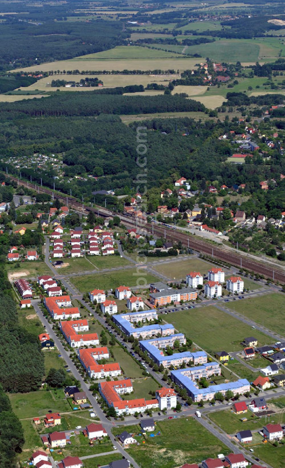 Michendorf from above - Das Wohngebiet Bahnstraße in Michendorf. Housing area Bahnstrasse in Michendorf.