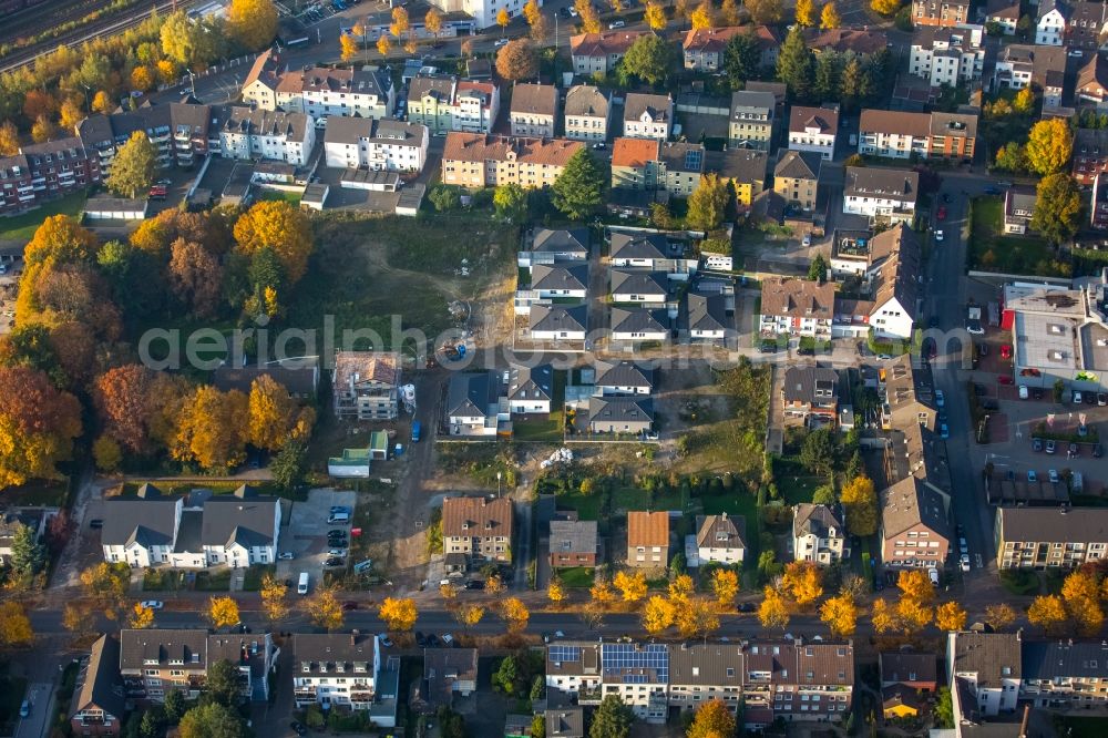 Aerial image Gladbeck - Residential and construction area Buschfortsweg on Bottroper Strasse in autumnal Gladbeck in the state of North Rhine-Westphalia. A branch of Edeka supermarkets is located here