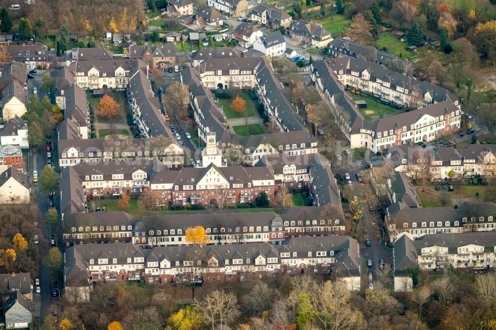 Aerial photograph Duisburg - Residential area of the multi-family house settlement Rosenbergstrasse in the district Huettenheim in Duisburg in the state North Rhine-Westphalia