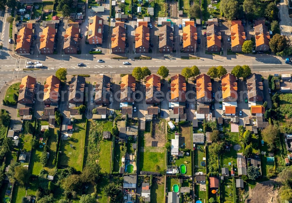 Aerial photograph Bottrop - Residential area of ​​the mining settlement Gladbeckerstrasse in Bottrop in North Rhine-Westphalia