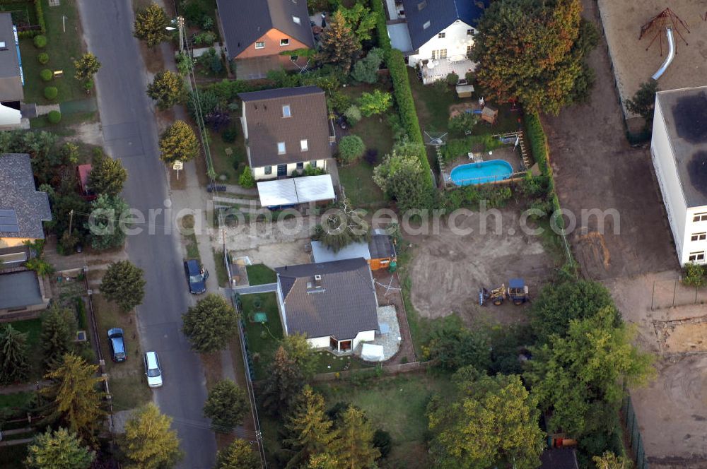 Aerial photograph Berlin - Blick auf die Wohngegend an der Bergedorfer Straße 88 in 12621 BERLIN Kaulsdorf-Süd