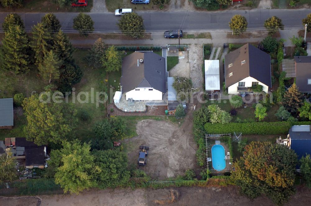 Berlin from the bird's eye view: Blick auf die Wohngegend an der Bergedorfer Straße 88 in 12621 BERLIN Kaulsdorf-Süd