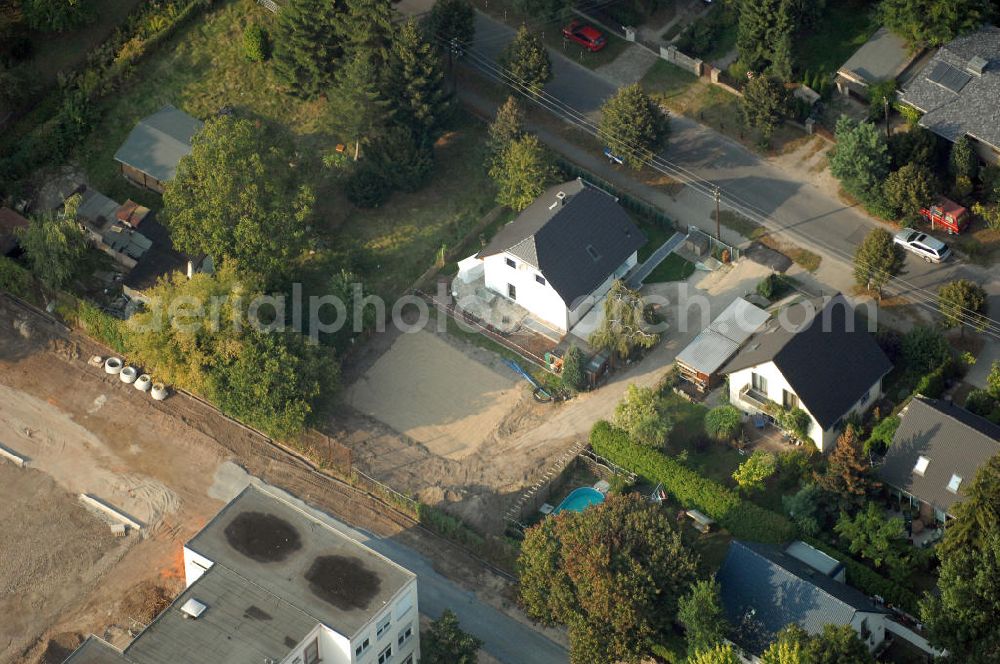 Aerial photograph Berlin - Blick auf die Baustelle an der Bergedorfer Straße 88 in 12621 BERLIN Kaulsdorf-Süd