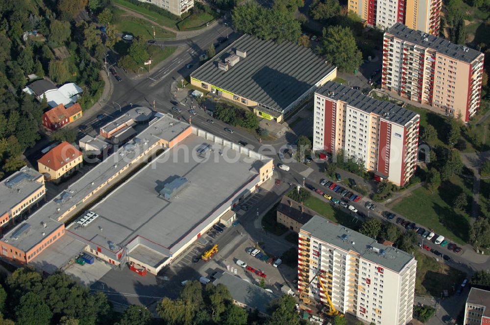 Aerial image Berlin - Buch - Blick auf das Wohngebiet Buch mit Mehrfamilienhäuser / Plattenbauten und Supermarkt der Kaufland-Kette an der Wiltbergstraße Ecke Groscurthstraße.