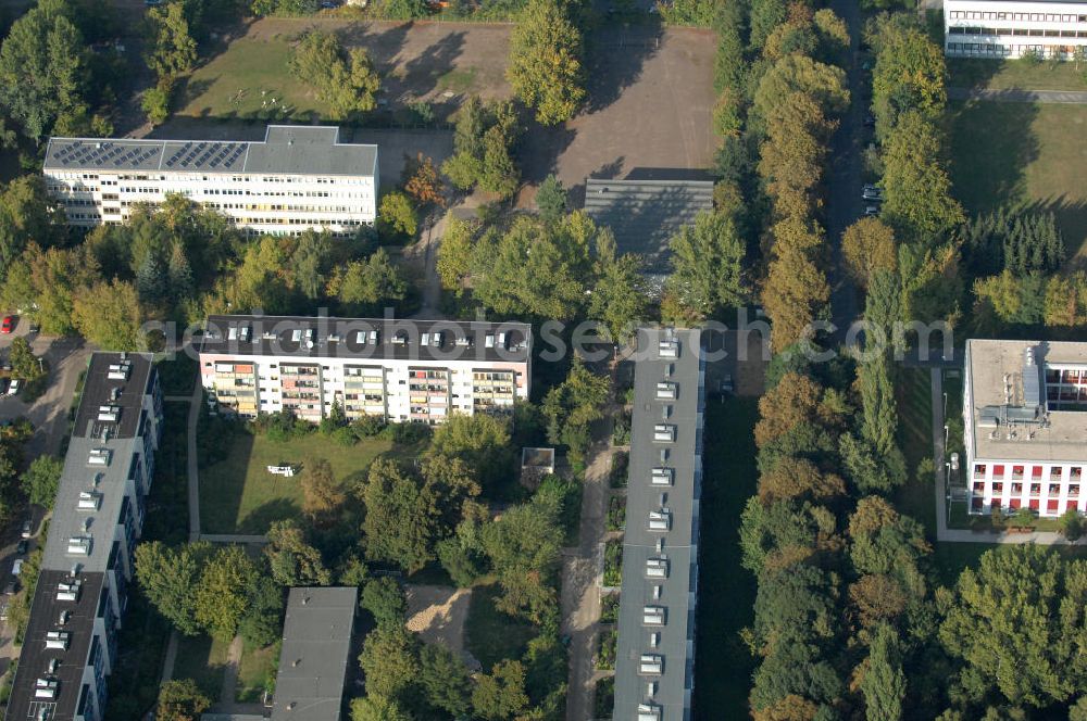 Berlin - Buch from the bird's eye view: Blick auf das Wohngebiet Berlin-Buch mit Mehrfamilienhäusern / Plattenbauten an der Karower Chaussee.