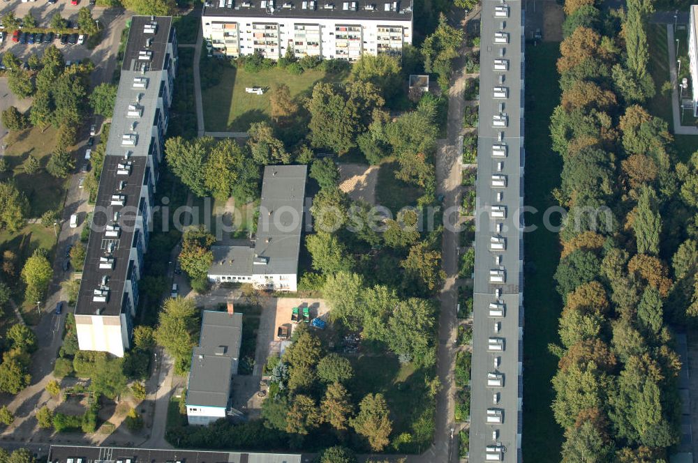 Aerial image Berlin - Buch - Blick auf das Wohngebiet Berlin-Buch mit Mehrfamilienhäusern / Plattenbauten an der Karower Chaussee.