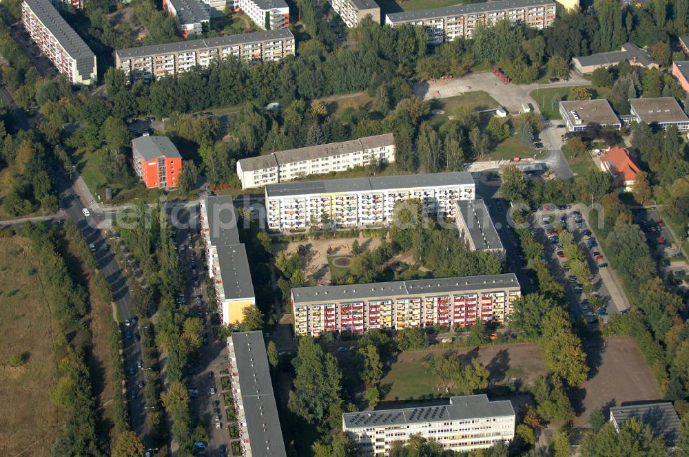 Berlin - Buch from above - Blick auf das Wohngebiet Berlin-Buch mit Mehrfamilienhäusern / Plattenbauten an der Karower Chaussee.