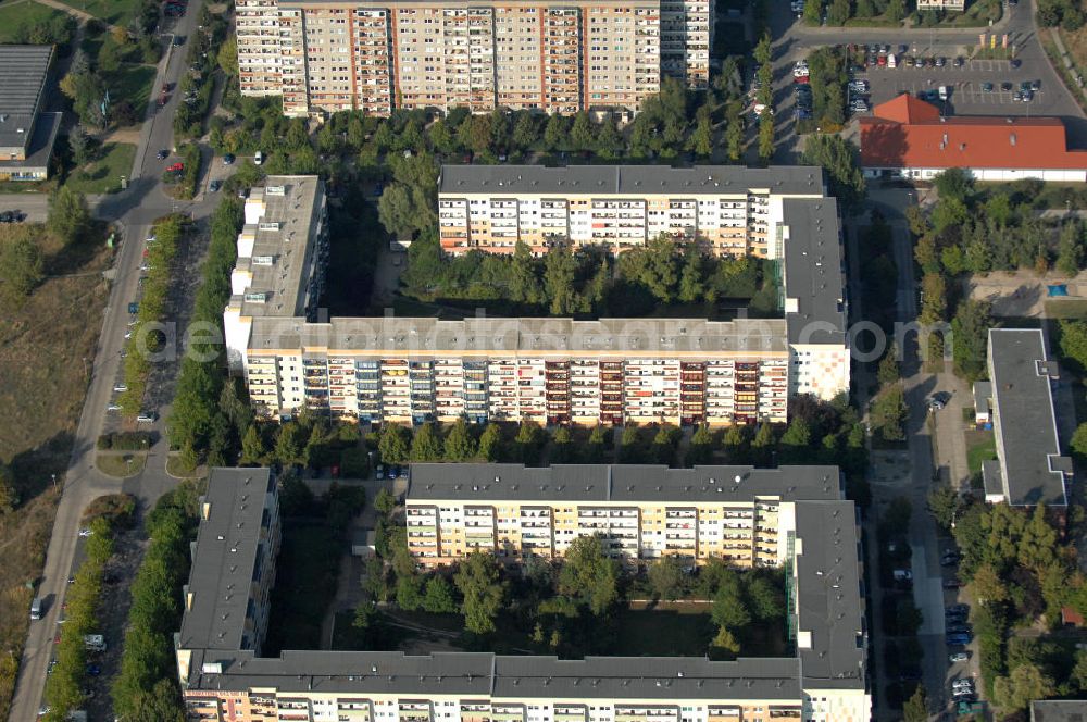 Berlin - Buch from above - Blick auf das Wohngebiet Berlin-Buch mit Mehrfamilienhäusern / Plattenbauten an der Friedrich-Richter-Straße Ecke Wolfgang-Heinz-Straße.