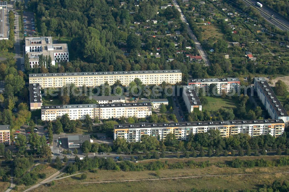 Berlin from above - Blick auf das Wohngebiet Berlin-Buch mit Mehrfamilienhäusern / Plattenbauten an der Karower Chaussee.